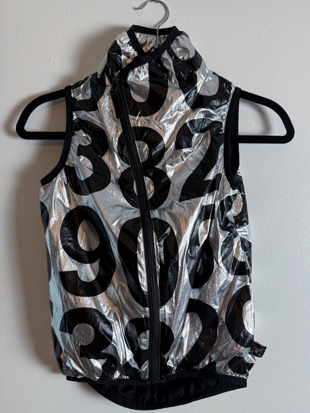 nununu Kids Silver and Black Number-Print Zip Vest
